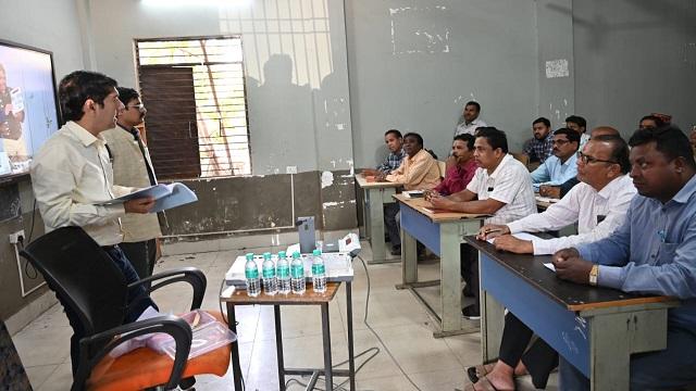 प्रप्रशिक्षण में बताये जा रहे बारीकियों को गंभीरता से समझे - कलेक्टर छिकारा