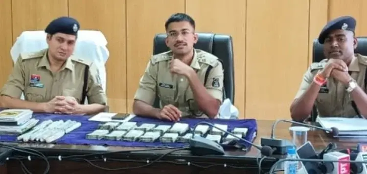 पण्डरीपानी क्षेत्र में नक्सलियों द्वारा डम्प किये गये 8 लाख रूपये नगद सहित विस्फोटक सामाग्री बरामद