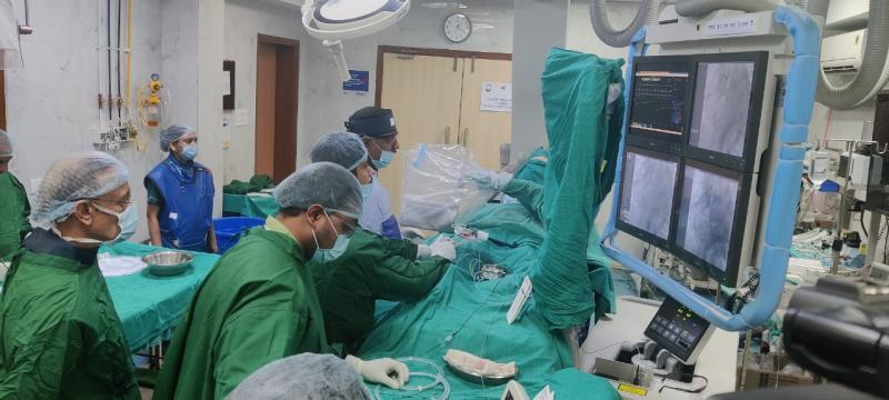रायपुर के अंबेडकर अस्पताल में पहली बार लेजर कट एंजियोप्लास्टी
