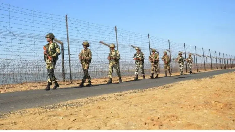 बॉर्डर पर गश्त लगा रहे थे जवान, जमीन के अंदर से आई आवाज, खोदने पर निकला करोड़ों का 'खजाना'