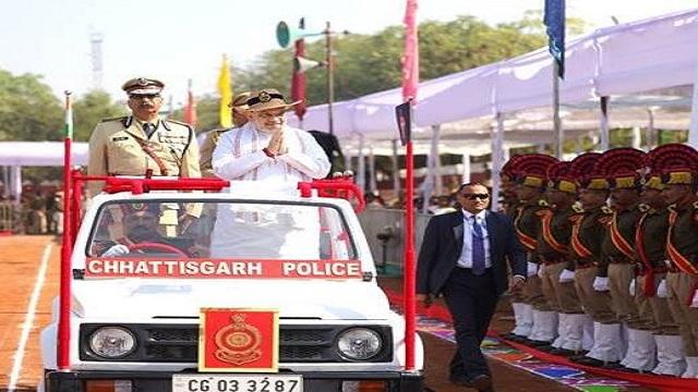 केन्द्रीय गृह एवं सहकारिता मंत्री अमित शाह ने आज अपने छत्तीसगढ़ दौरे के पहले दिन रायपुर में छत्तीसगढ़ पुलिस को 'प्रेसिडेंट कलर' प्रदान किया