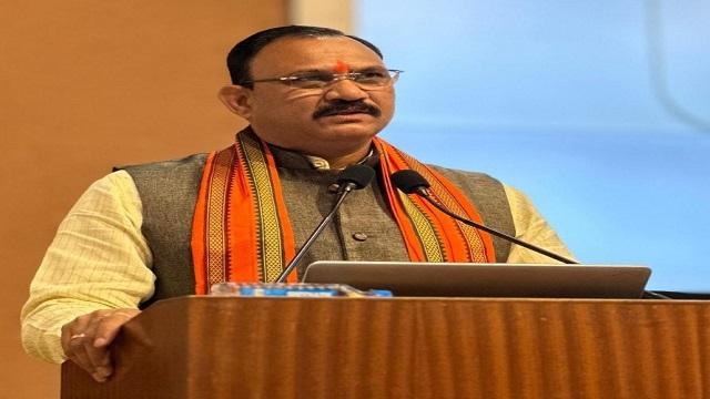 आम जन के स्वास्थ्य को ध्यान में रखते हुए निस्वार्थ भाव से काम करें अधिकारी व चिकित्सक : स्वास्थ्य मंत्री  श्याम बिहारी जायसवाल