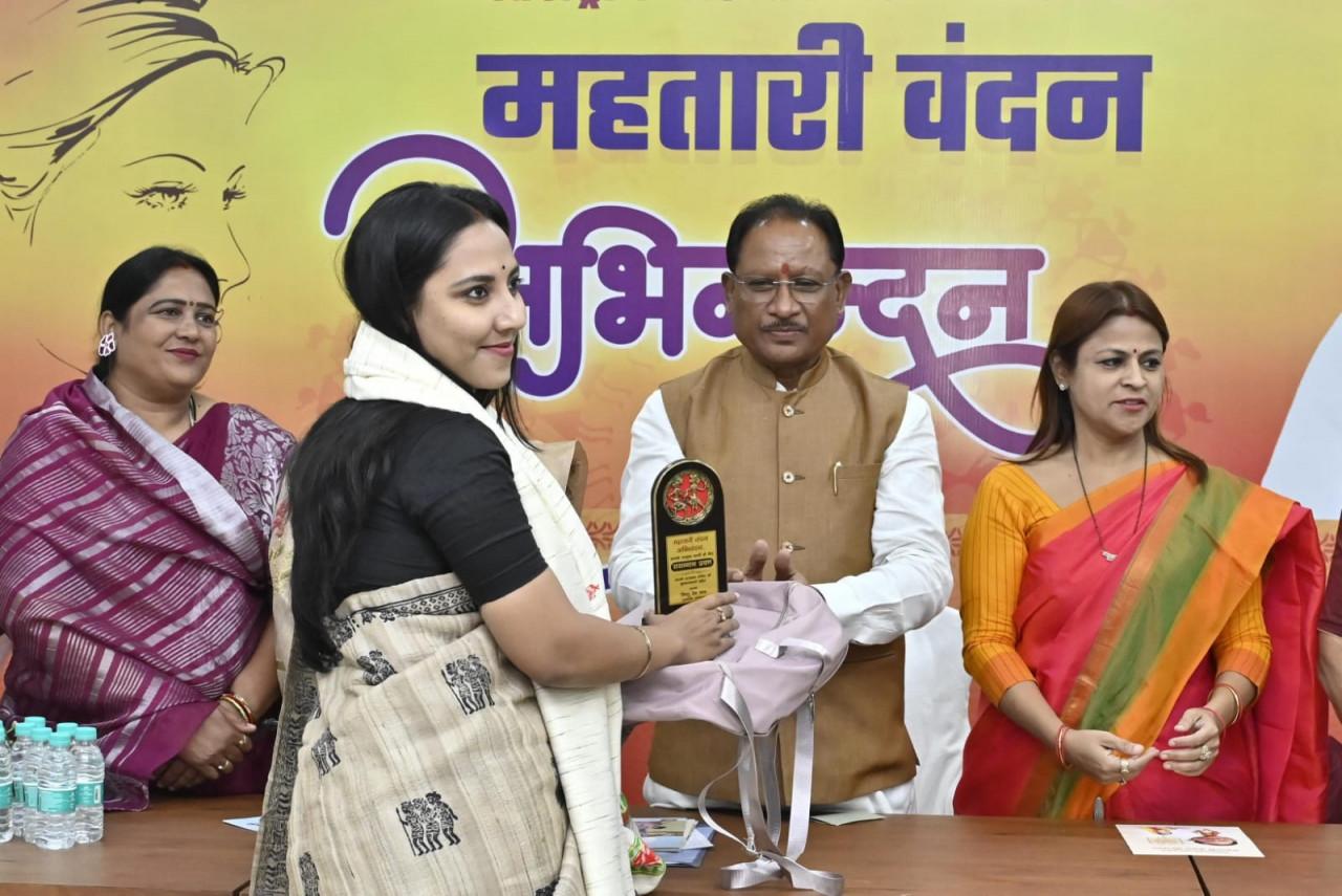 अंतर्राष्ट्रीय महिला दिवस पर ‘महतारी वंदन अभिनंदन’ का भव्य आयोजन