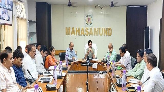 कलेक्टर ने ली समय-सीमा की बैठक