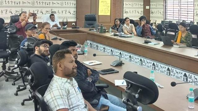 धरती आबा-जनजातीय ग्राम उत्कर्ष अभियान के लक्ष्यों की प्राप्ति हेतु सभी का समन्वित प्रयास अत्यंत आवश्यक- आयुक्त, पदुम सिंह एल्मा