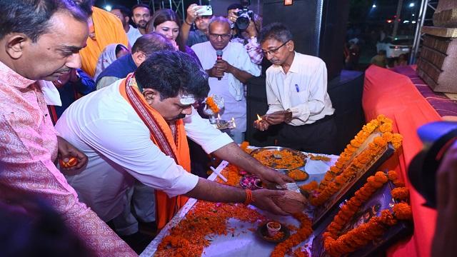 29वां भोरमदेव महोत्सव : दीप प्रज्ज्वलित और मंत्रोचार के बीच भगवान भोरमदेव की पूजा अर्चना के साथ हुई सांस्कृतिक कार्यक्रमों की शुरुआत