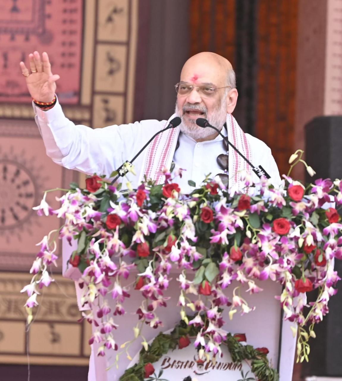 केन्द्रीय गृह एवं सहकारिता मंत्री अमित शाह ने आज छत्तीसगढ़ के दंतेवाड़ा में बस्तर पंडुम कार्यक्रम को संबोधित किया