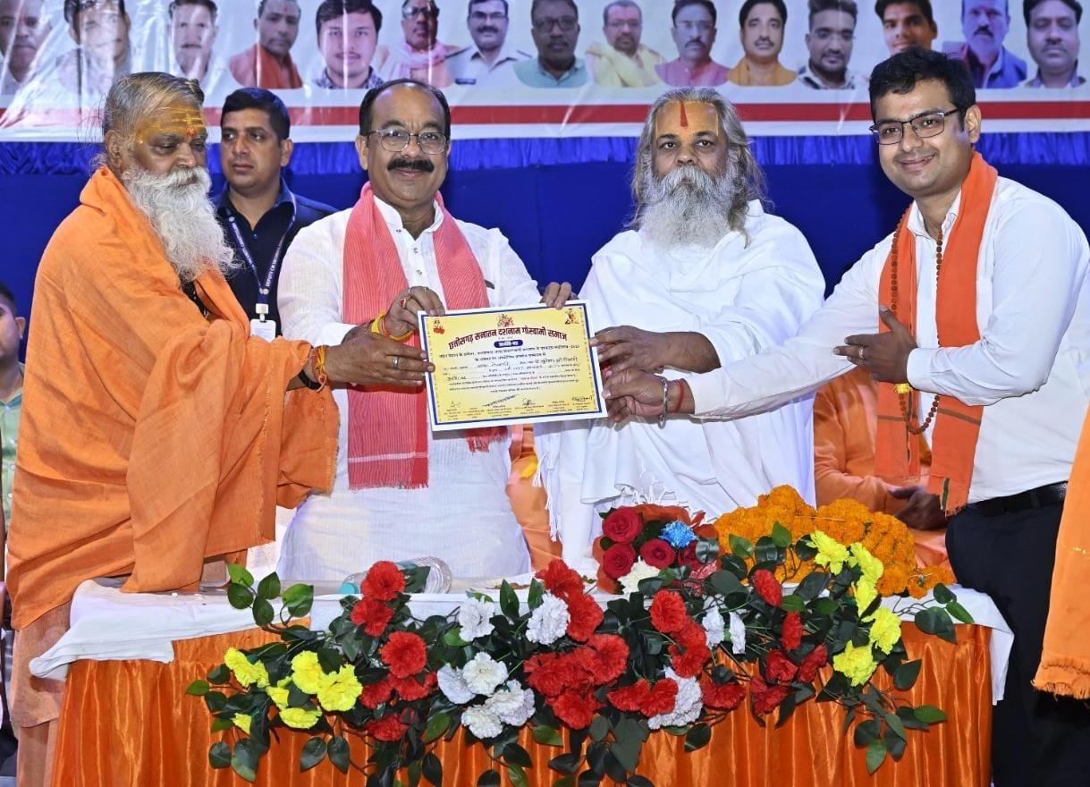 मुख्यमंत्री विष्णुदेव साय ने मध्यप्रदेश के मंडला जिले में चौगान मढ़िया में पूजा-अर्चना की