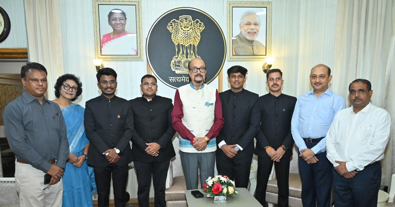 राज्यपाल से परिवीक्षाधीन आईएएस अधिकारियों ने की सौजन्य भेंट