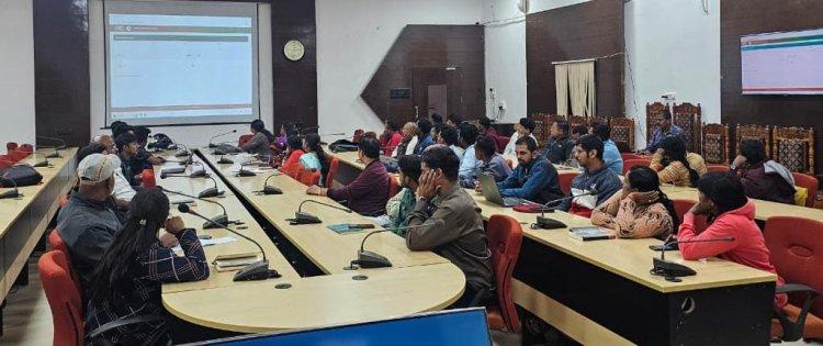 आयुष्मान कार्ड पंजीयन के लिए लोक सेवा ऑपरेटरों का हुआ प्रशिक्षण