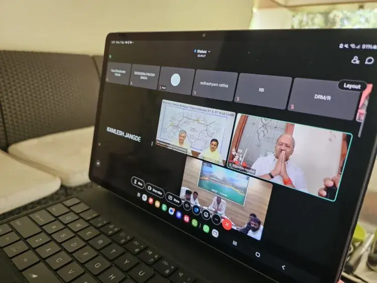 रेलवे परियोजना के क्रियान्वयन पर रेल मंत्री ने ली महत्वपूर्ण बैठक