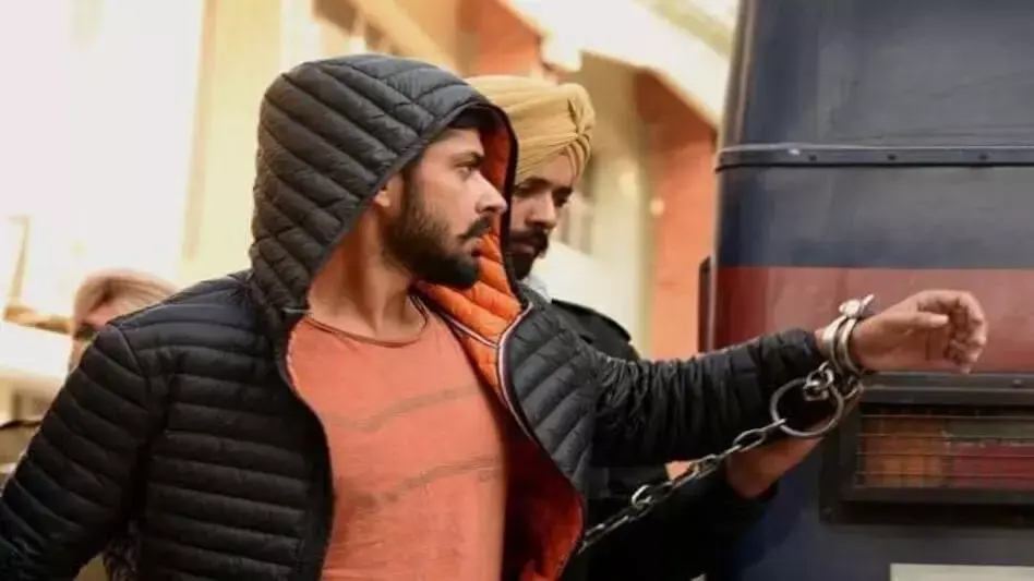 मशहूर सिंगर एपी ढिल्लों के घर के बाहर ताबड़तोड़ फायरिंग से हड़कंप, इस गैंग ने ली हमले की जिम्मेदारी