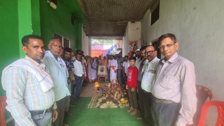 शांति पाठ, हवन-पूजन में शामिल हुए सामाजिक बंधु, ग्रामीणजन