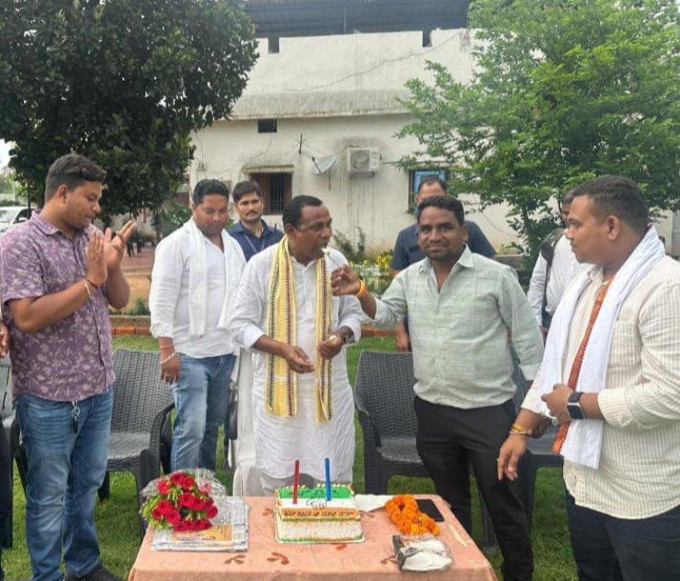 विधायक जनक ध्रुव के जन्मदिन पर स्वास्थ्य शिविर का आयोजन