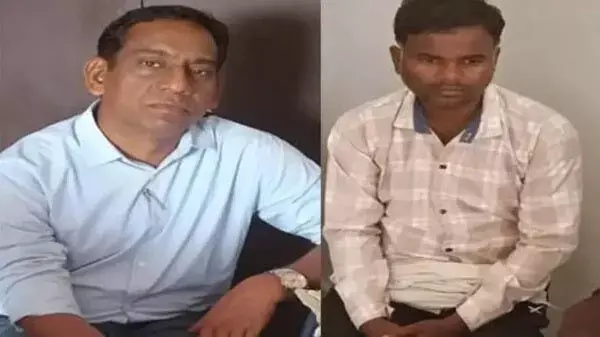 लाखों की रिश्वत लेते पटवारी और सहयोगी गिरफ्तार