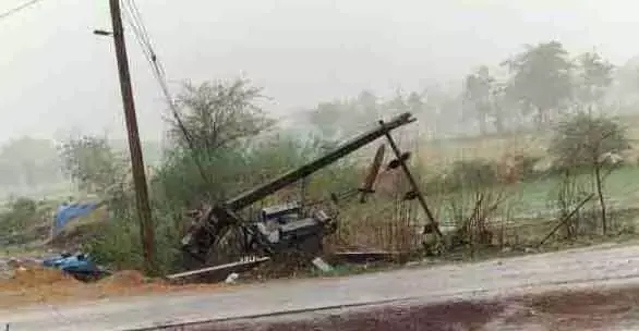 बिजली सप्लाई ठप, दोपहर बाद कई जिलों में आंधी चली और हुई बारिश