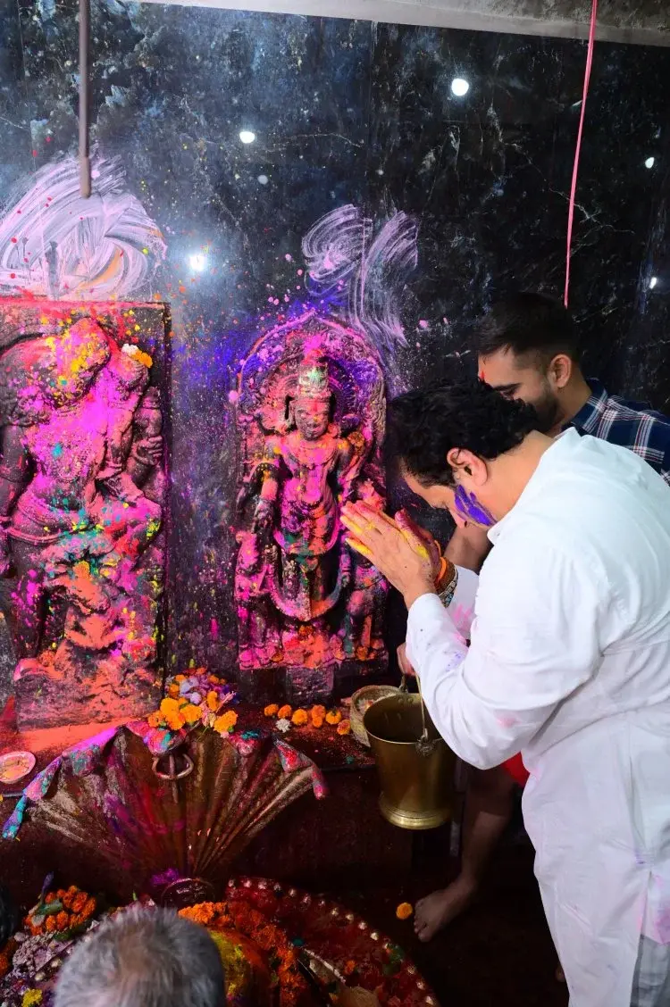 हर वर्ष की तरह इस वर्ष भी जनता के बीच रंगों के त्योहार होली पर्व को मनाया - विकास उपाध्याय