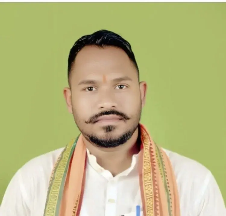 पिछले 5 वर्षो से बंद पड़ी स्ट्रीट लाइट को नए पार्षद ने सुधरवाया