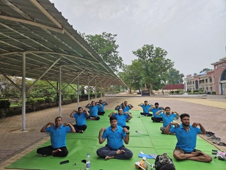 योगा ग्रुफ ने योग के प्रति गरियाबंद नगर के लोगों को जागरूक करने किया गोष्ठी का आयोजन