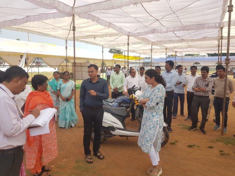 कलेक्टर देवेश ध्रुव ने लिया राज्योत्सव की तैयारियों का जायजा,मंच