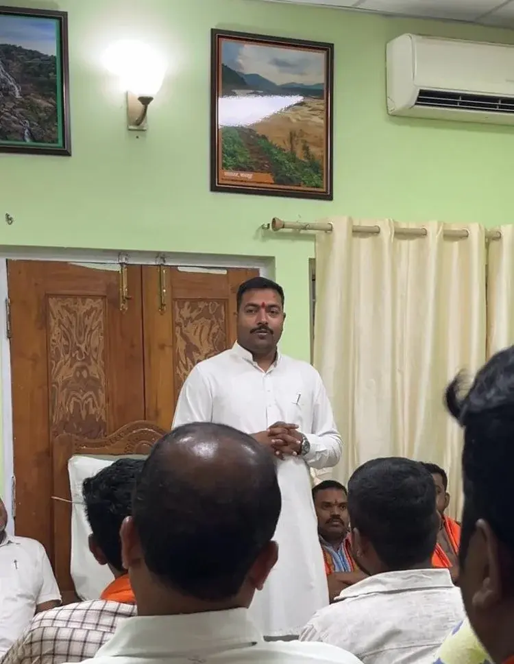 युवा आयोग अध्यक्ष विश्व विजय सिंह तोमर पहुंचे दंतेवाड़ा, भाजपा कार्यकर्ताओ ने किया स्वागत