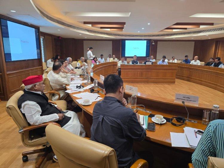 सांसद बृजमोहन अग्रवाल ने संसद की स्थायी समिति की बैठक में शिक्षक शिक्षा पर रखे महत्वपूर्ण सुझाव