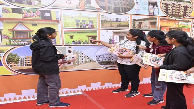 सुशासन दिवस पर  नालंदा परिसर में लगी प्रदर्शनी बनी आकर्षण का केंद्र