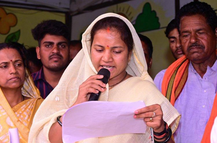 मंत्री लक्ष्मी राजवाड़े ने चेताया यदि कार्यों में सुधार नहीं हुआ तो जिम्मेदार अधिकारियों पर कार्रवाई होगी