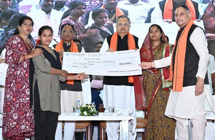 निःशक्तजन वित्त एवं विकास निगम के नवनियुक्त अध्यक्ष लोकेश कावड़िया ने संभाला पदभार