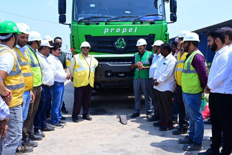 तलईपल्ली कोयला खनन परियोजना में इलेक्ट्रिक डंप ट्रक का उद्घाटन