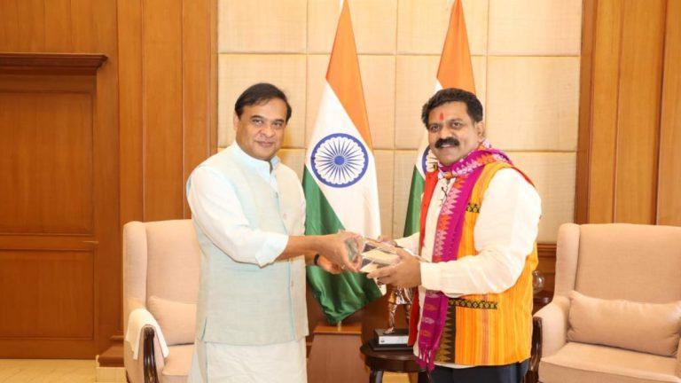 डिप्टी सीएम विजय शर्मा ने असम के मुख्यमंत्री हिमंत बिस्वा सरमा से की मुलाकात, विभिन्न मुद्दों पर हुई चर्चा