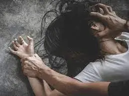 बॉयफ्रेंड के पिता ने जंगल में ले जाकर नाबालिग के साथ किया दुष्कर्म, देखें पूरी खबर