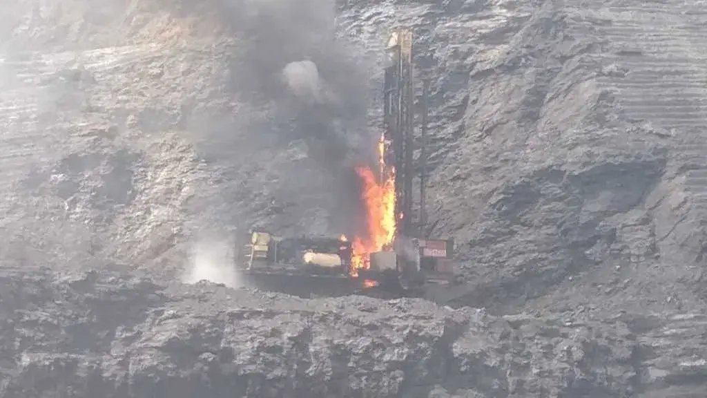 दीपका कोयला खदान में अचानक भयानक आग लगने से मची अफरा-तफरी