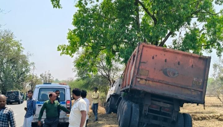 कटघोरा थाना क्षेत्र के ग्राम सिंघिया के समीप तेज रफ्तार ट्रेलर ने बाइक सवार को टक्कर मार दी, युवक की मौके पर मौत