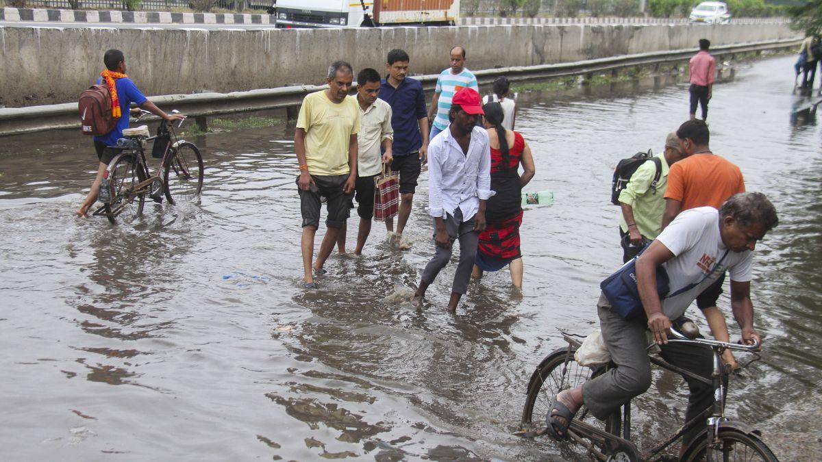 केरल और मुंबई में भारी बारिश से जनजीवन प्रभावित, कई राज्यों में रेड अलर्ट जारी