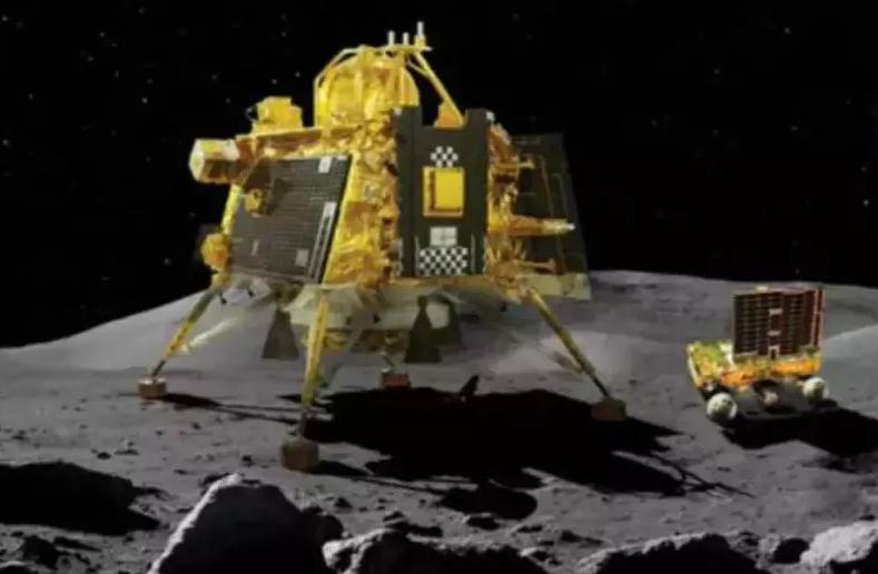 चांद से धरती पर मिट्टी लाने की तैयारी में जुटा इसरो, ऑपरेशन डायरेक्टर ने बताया पूरा प्लान