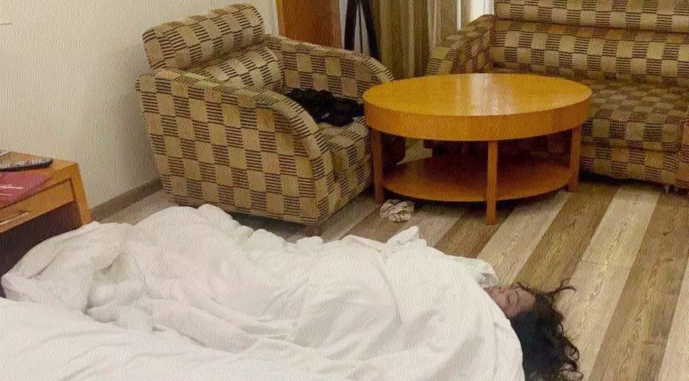 बेबीलोन होटल के रूम नंबर 416 में मिली युवती की लाश तो रेलवे स्टेशन के पास ब्वॉयफ्रेड की डेड बॉडी