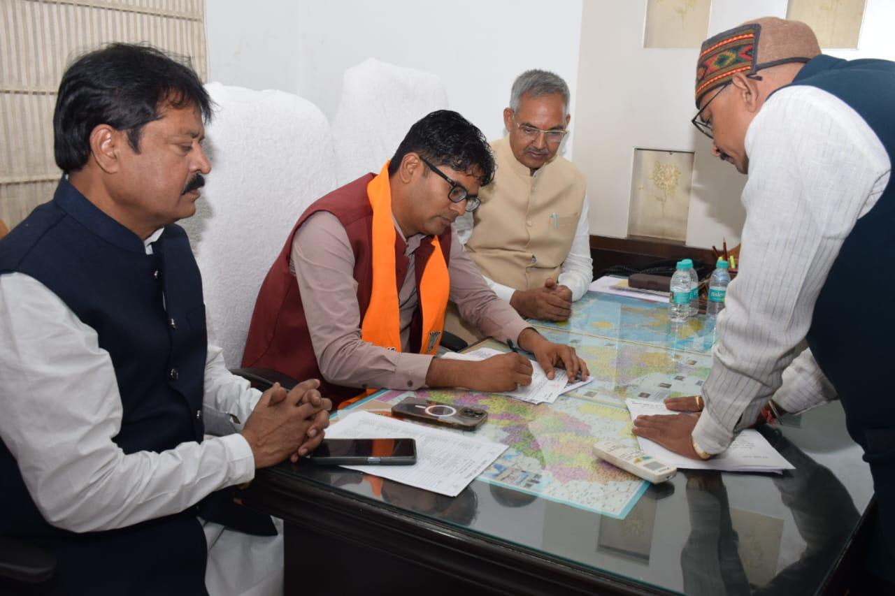 भाजपा के सहयोग केंद्र में हो रहा समस्याओं का निराकरण