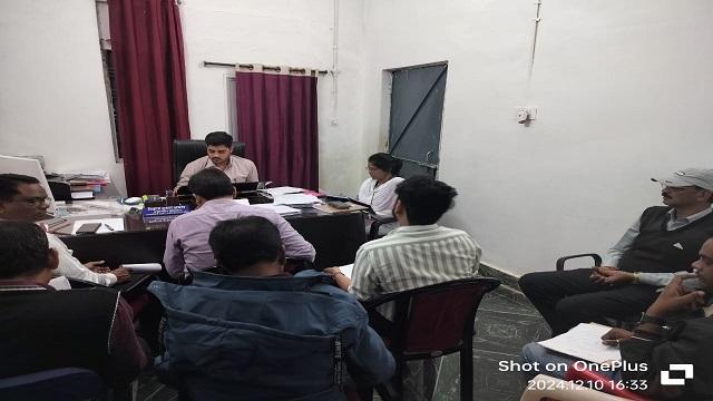 एसडीएम ने ली नगरीय निकाय, त्रिस्तरीय पंचायत निर्वाचन के संबंध में बैठक