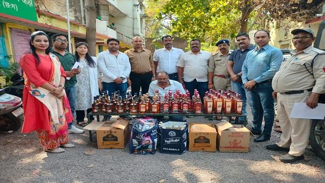 आबकारी अमले की छापामार कार्यवाही, मध्यप्रदेश से तस्करी किए गए शराब के कई ब्रांडों के साथ प्रॉपर्टी डीलर गिरफ्तार